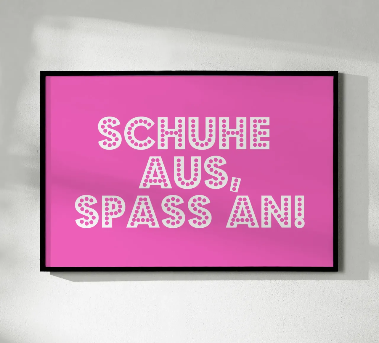 Schuhe aus, Spass an! poster con telaio in legno da Ohkimiko