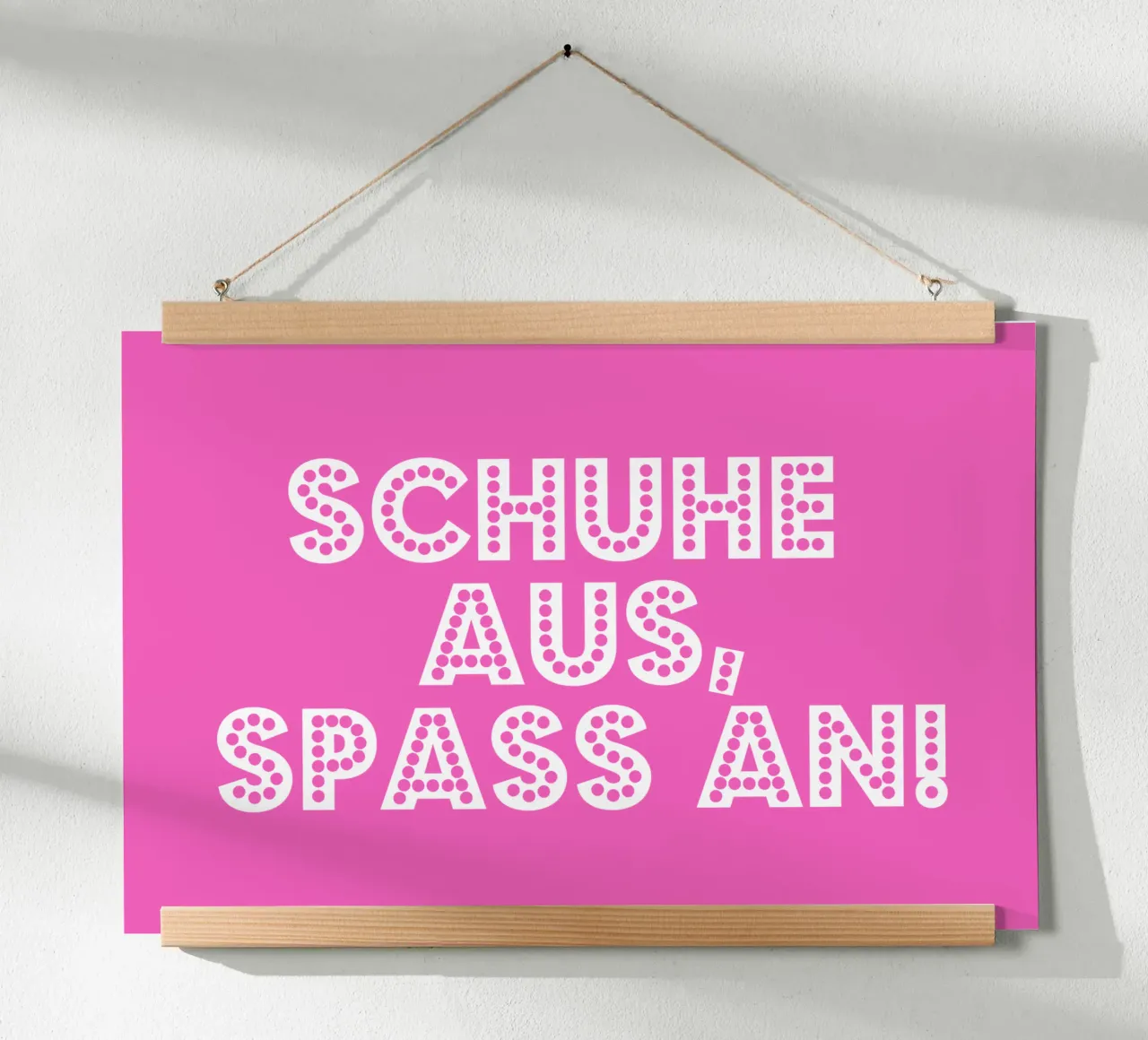 Schuhe aus, Spass an! poster con telaio in legno da Ohkimiko