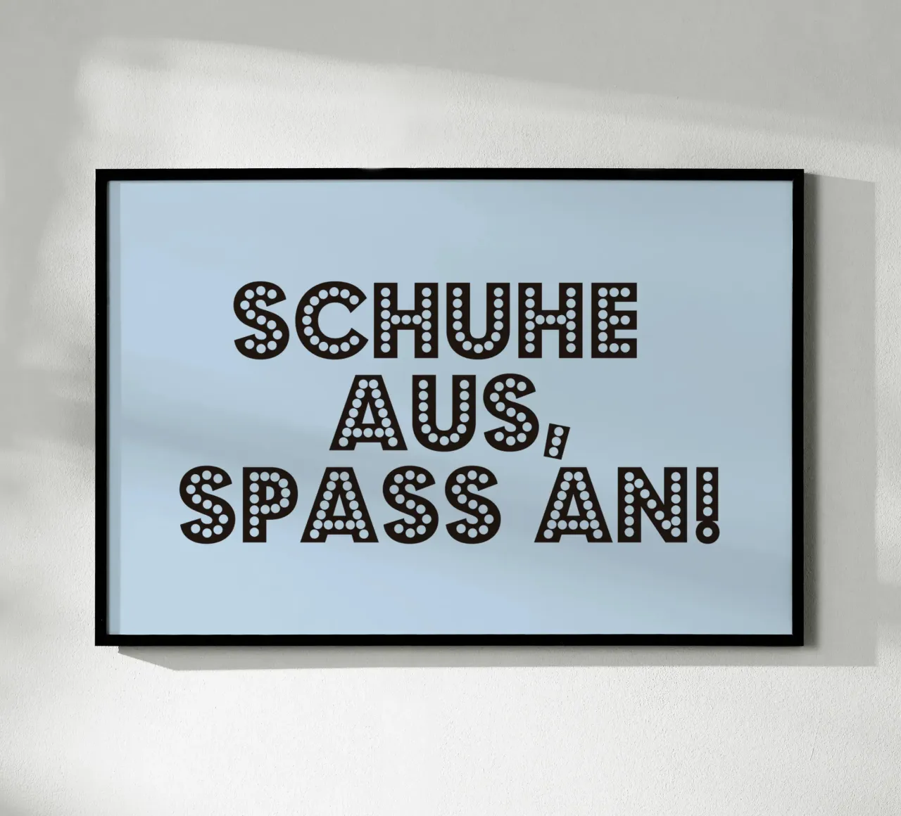 Schuhe aus, Spass an! poster con telaio in plastica da Ohkimiko