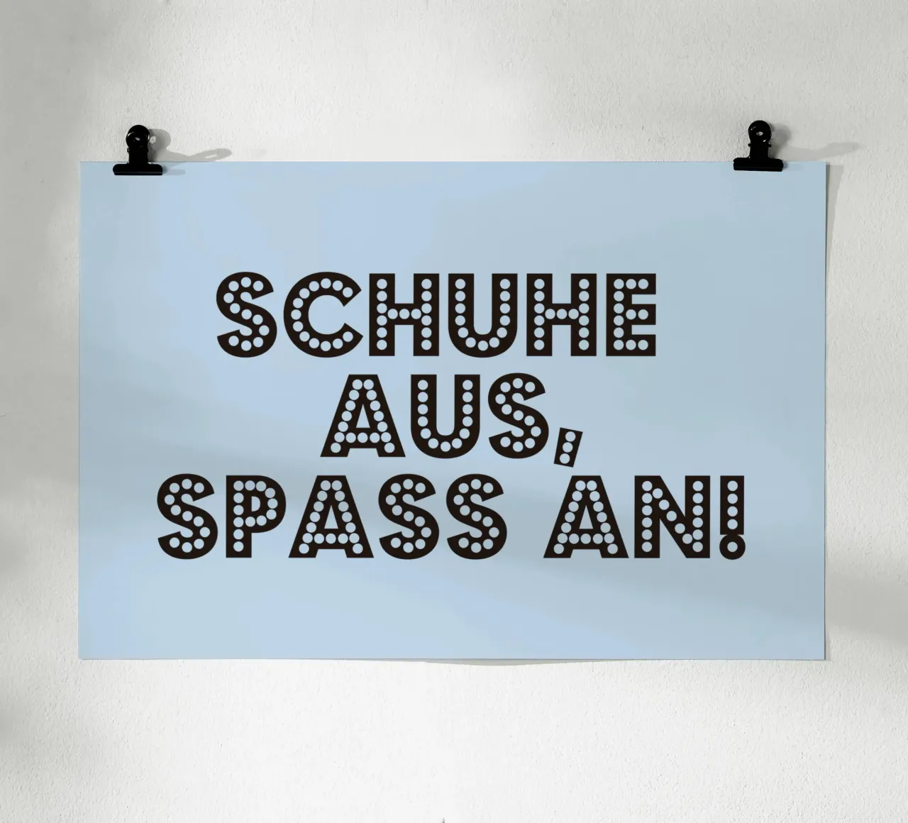 Schuhe aus, Spass an! poster con telaio in plastica da Ohkimiko