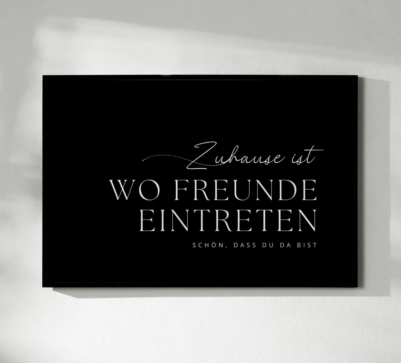 Zuhause ist wo Freunde eintreten poster con telaio in plastica da Ohkimiko