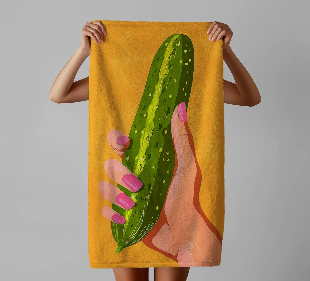 Pinke Fingernägel und Gurke Handtuch von Carinaprint