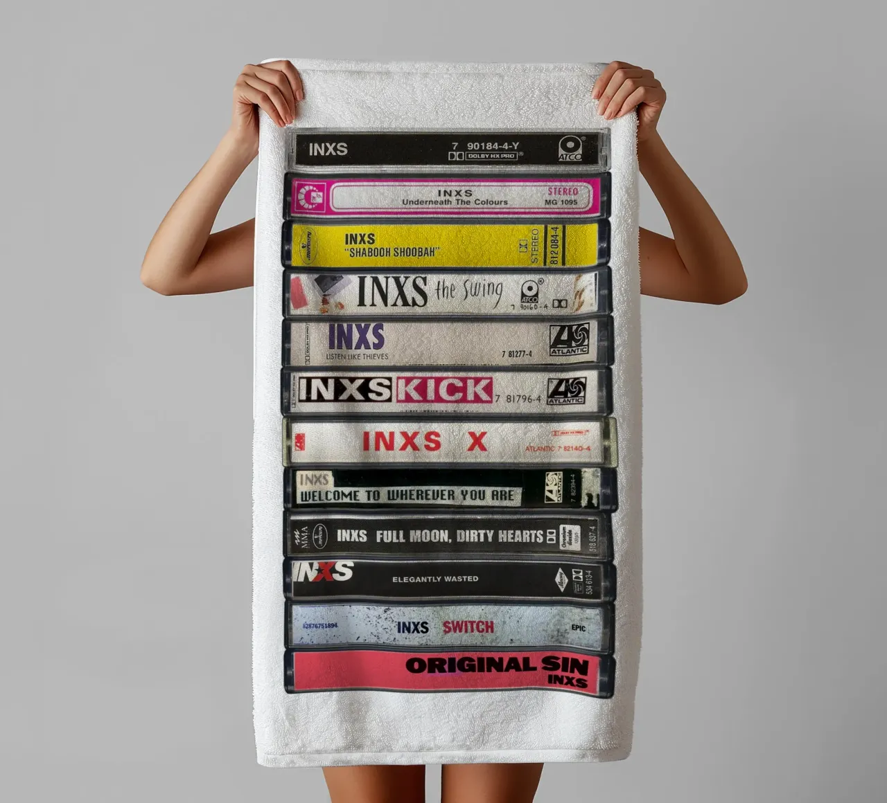 INXS Collected Albums - Cassette imprimée serviette de bain de MrMustardPrints