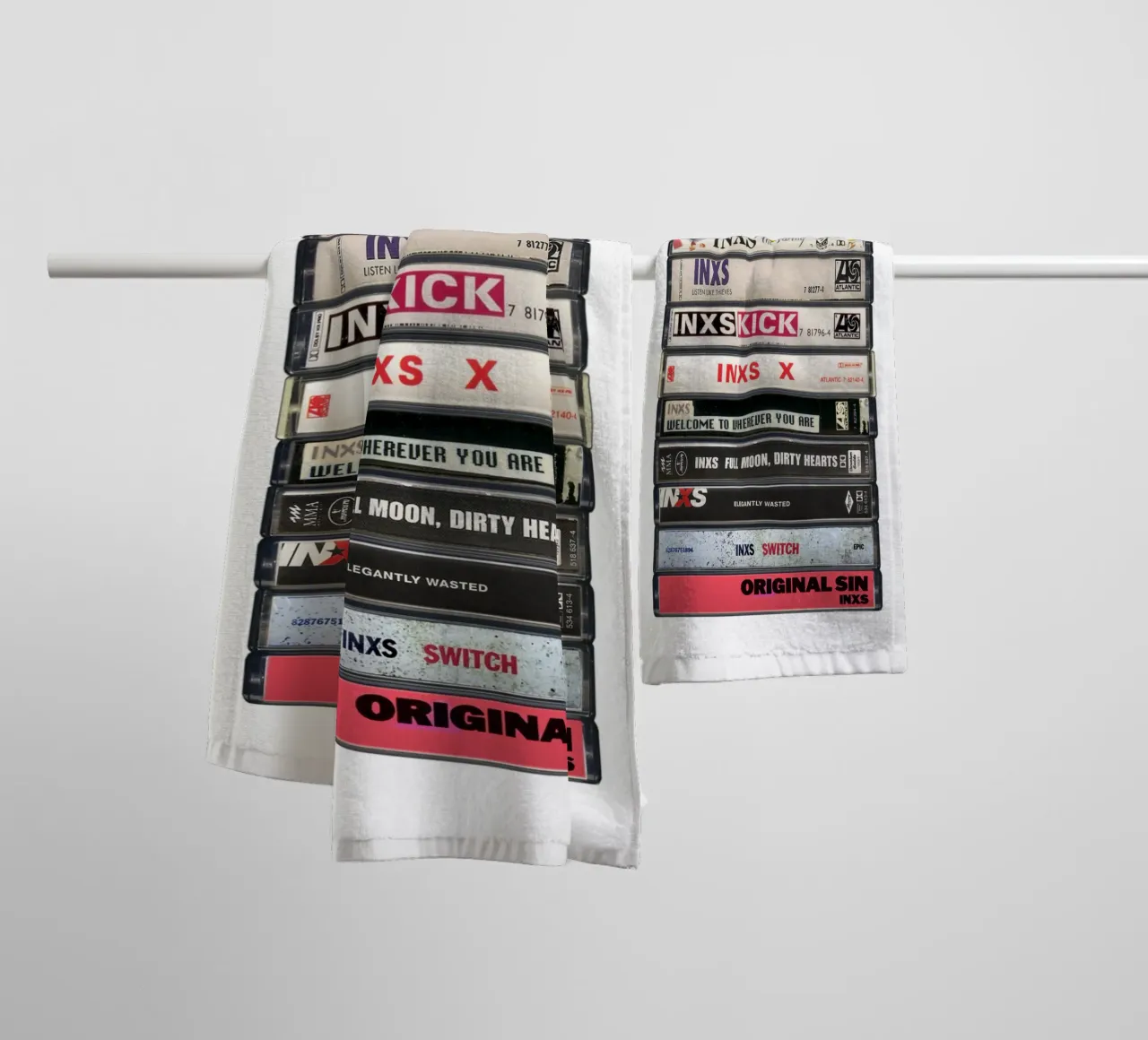 INXS Collected Albums - Cassette imprimée serviette de bain de MrMustardPrints
