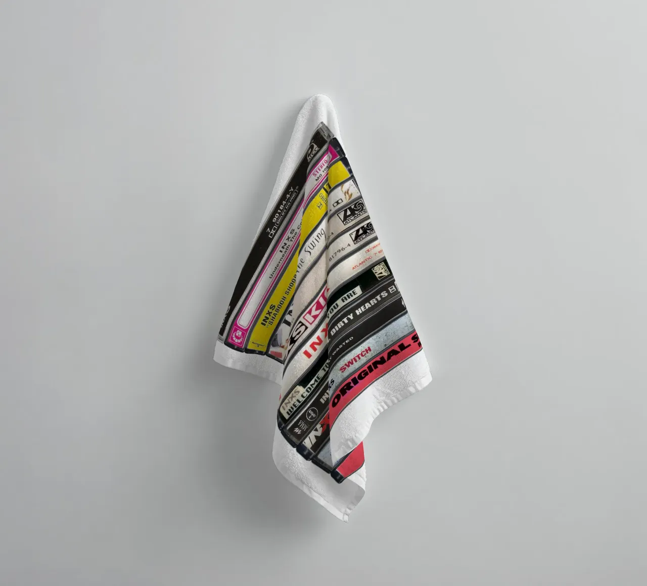 INXS Collected Albums - Cassette imprimée serviette de bain de MrMustardPrints