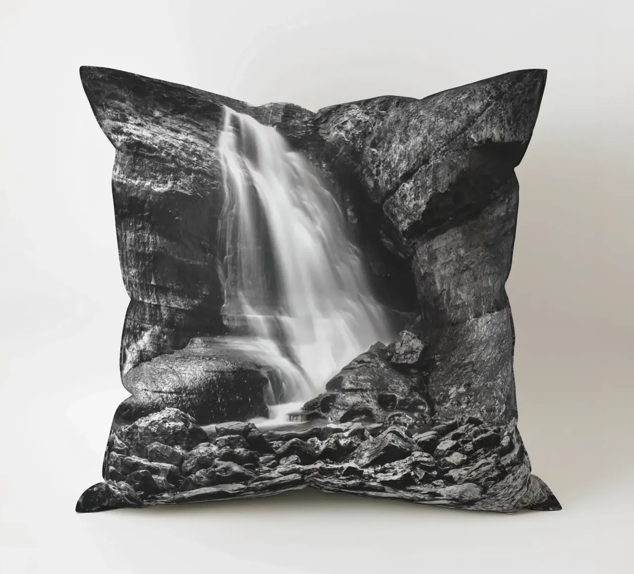 Cascate dei Minatori Mono cuscino da Dave Hare Photography