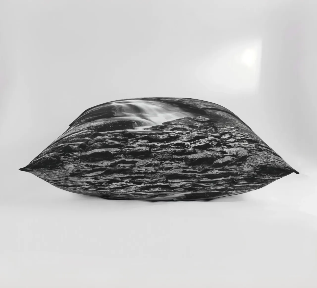 Cascate dei Minatori Mono cuscino da Dave Hare Photography