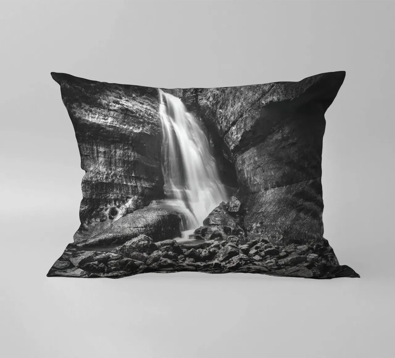 Cascate dei Minatori Mono cuscino da Dave Hare Photography