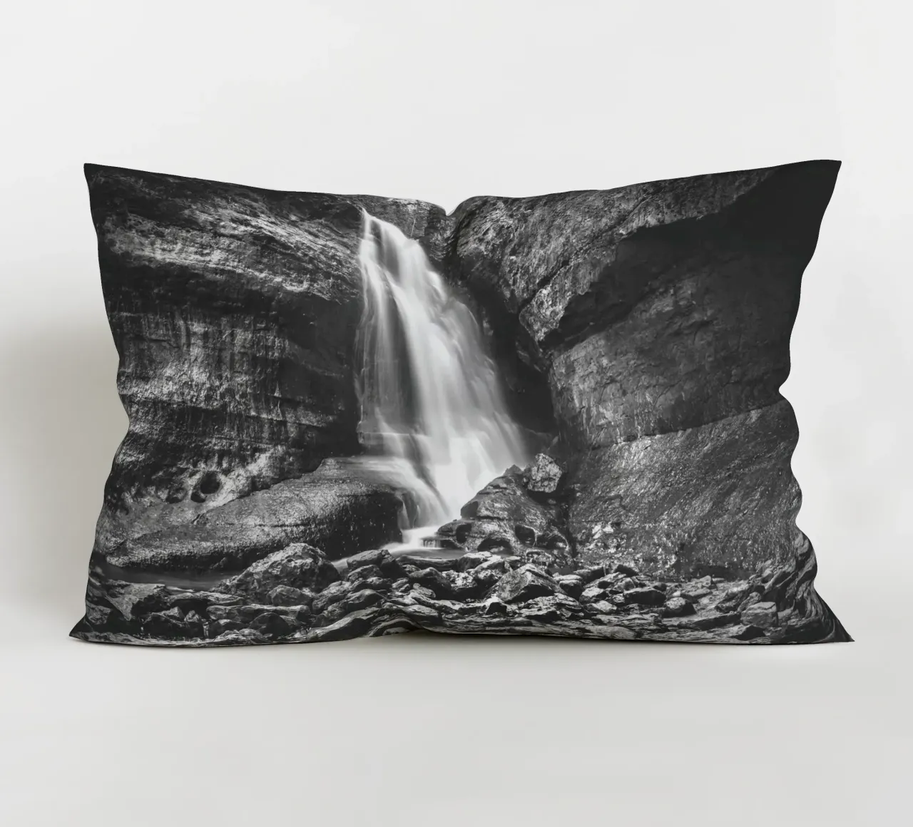 Cascate dei Minatori Mono cuscino da Dave Hare Photography