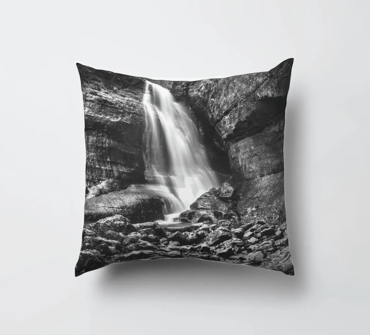 Cascate dei Minatori Mono cuscino da Dave Hare Photography