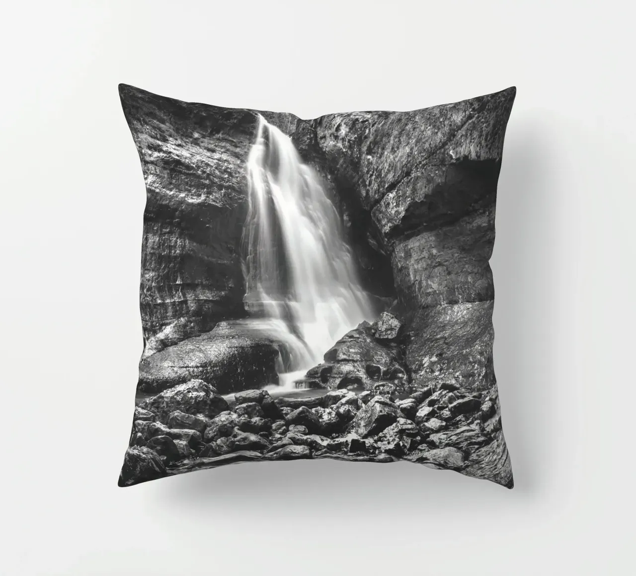Cascate dei Minatori Mono cuscino da Dave Hare Photography