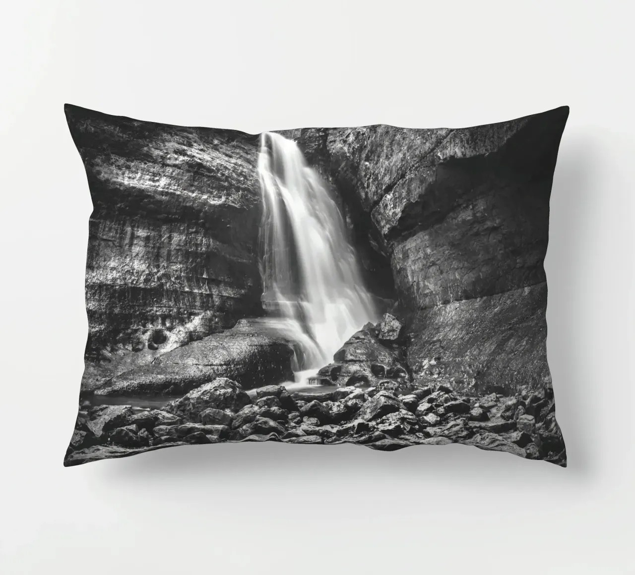 Cascate dei Minatori Mono cuscino da Dave Hare Photography