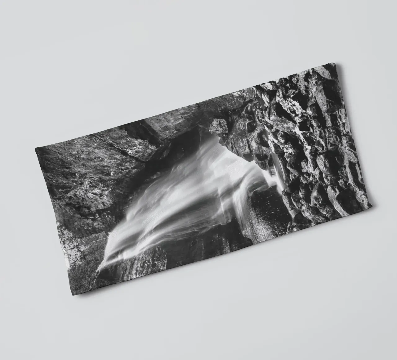 Cascate dei Minatori Mono asciugamano da bagno da Dave Hare Photography