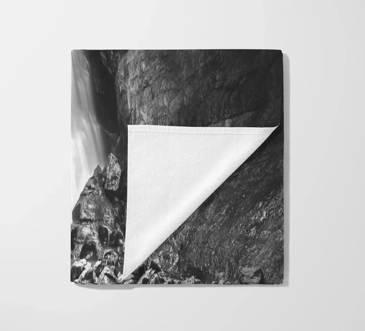 Cascate dei Minatori Mono telo mare da Dave Hare Photography