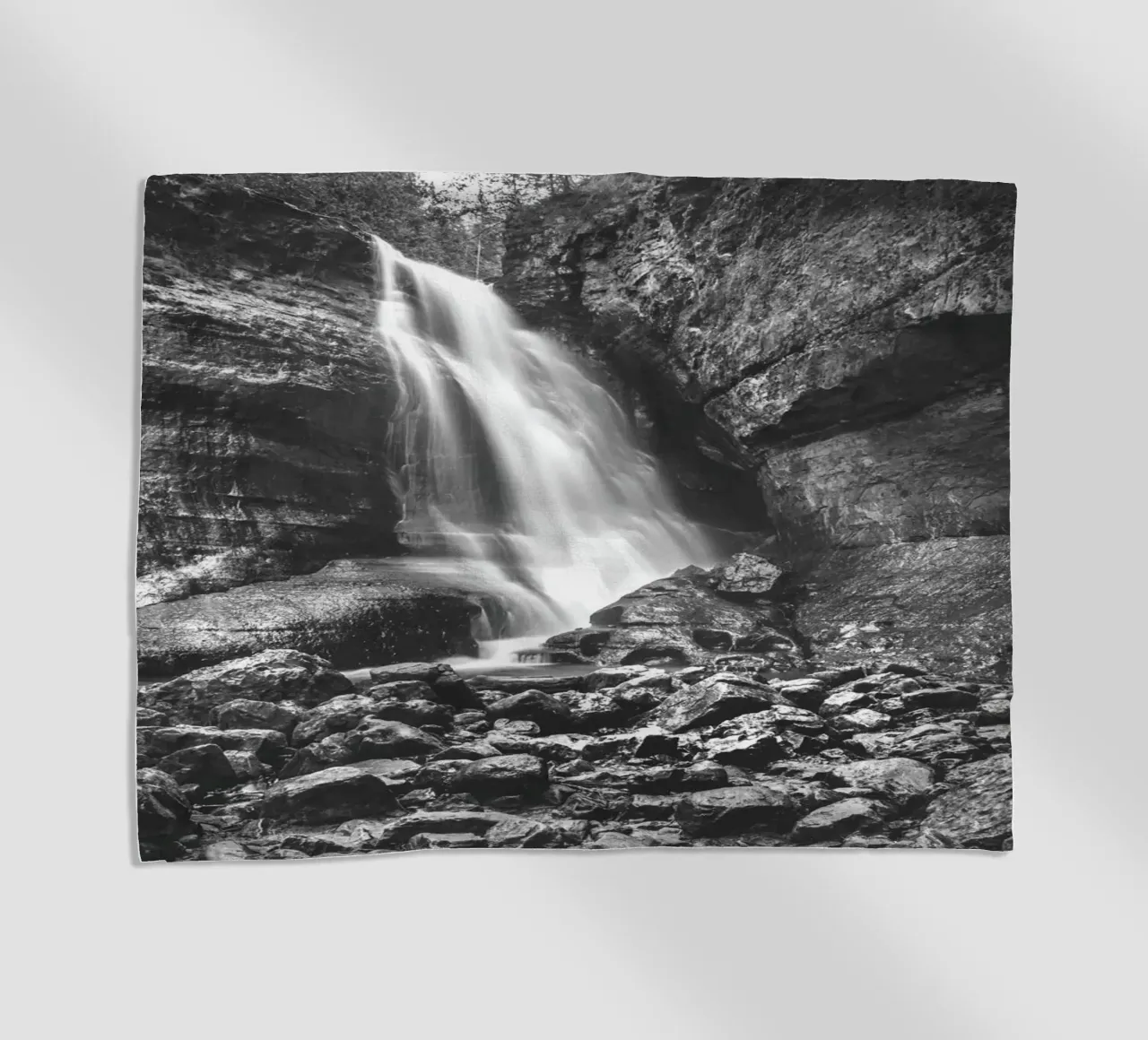 Cascate dei Minatori Mono telo mare da Dave Hare Photography