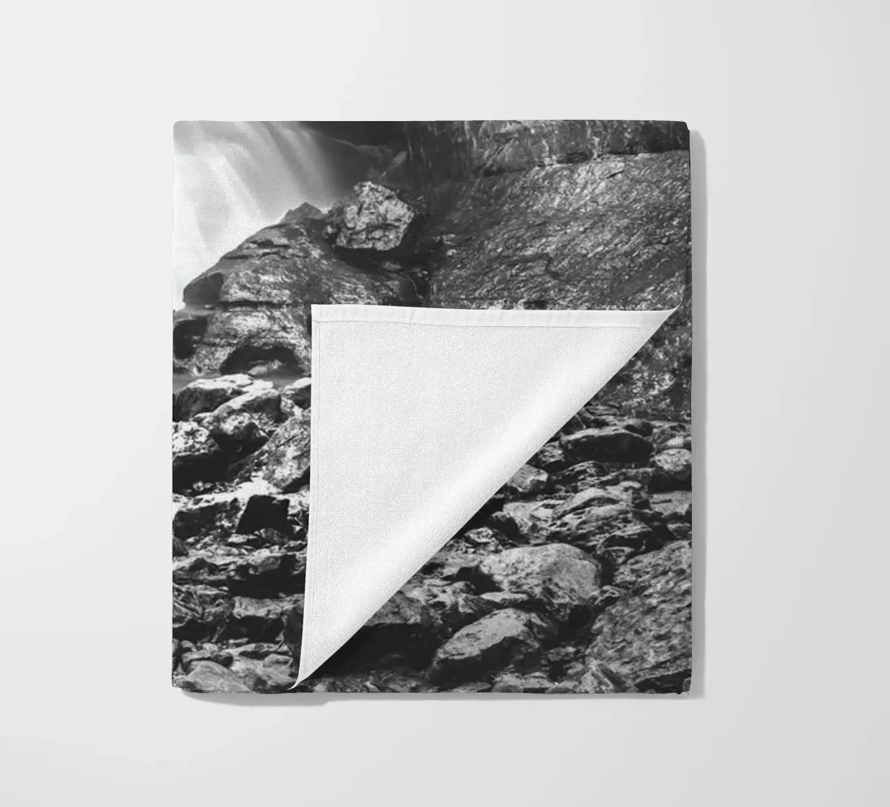 Cascate dei Minatori Mono telo mare da Dave Hare Photography