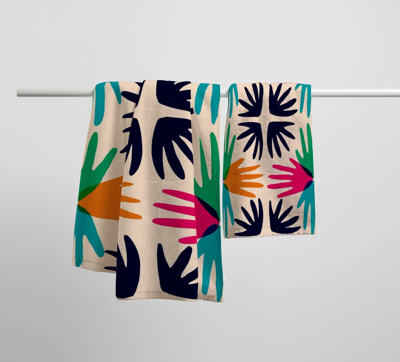 Hands abstract tile asciugamano da bagno da Studio Fiamma