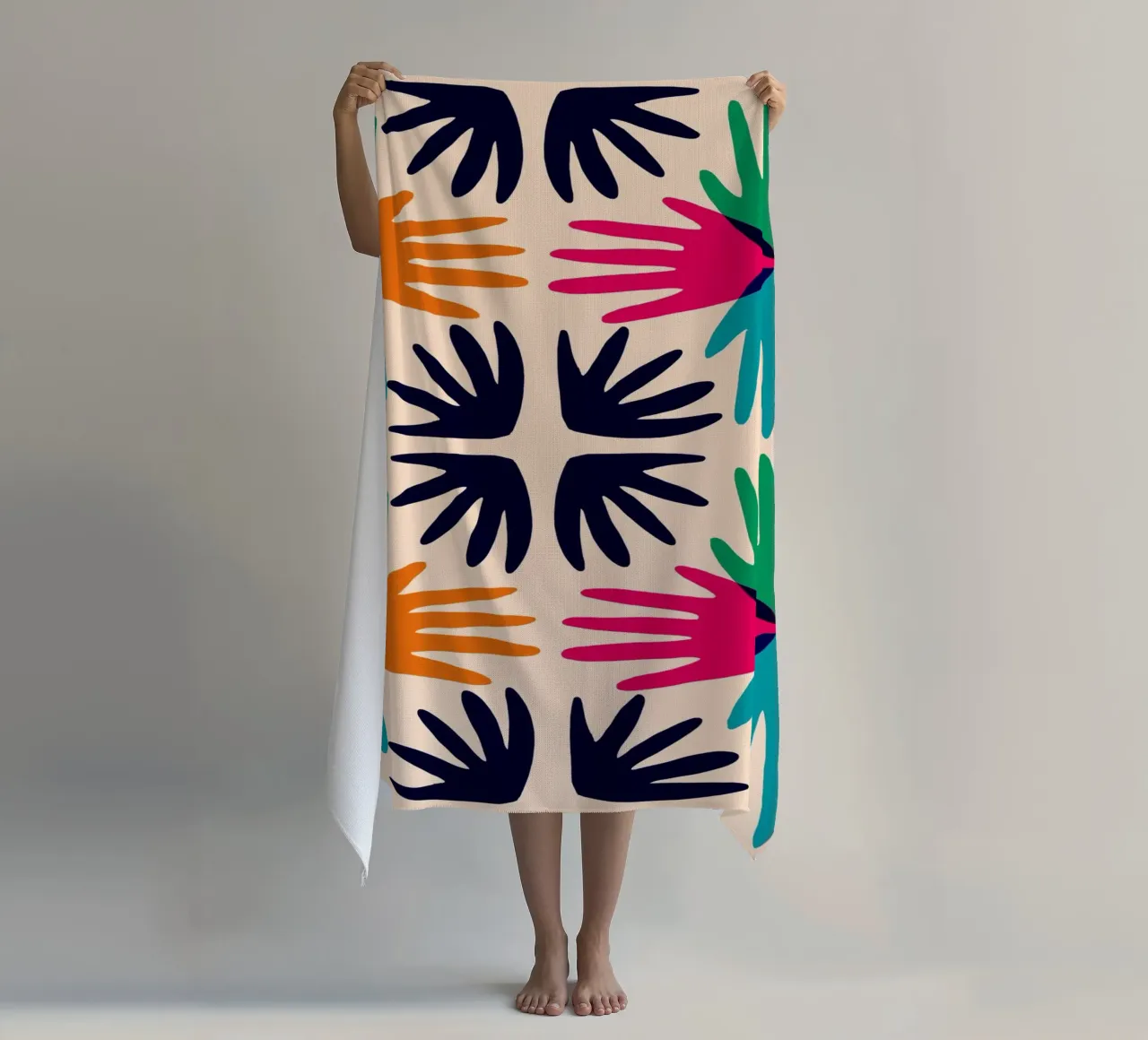 Hands abstract tile telo mare da Studio Fiamma