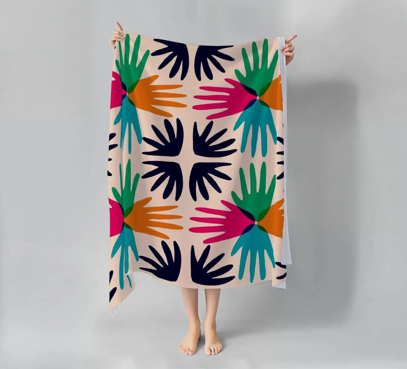 Hands abstract tile telo mare da Studio Fiamma