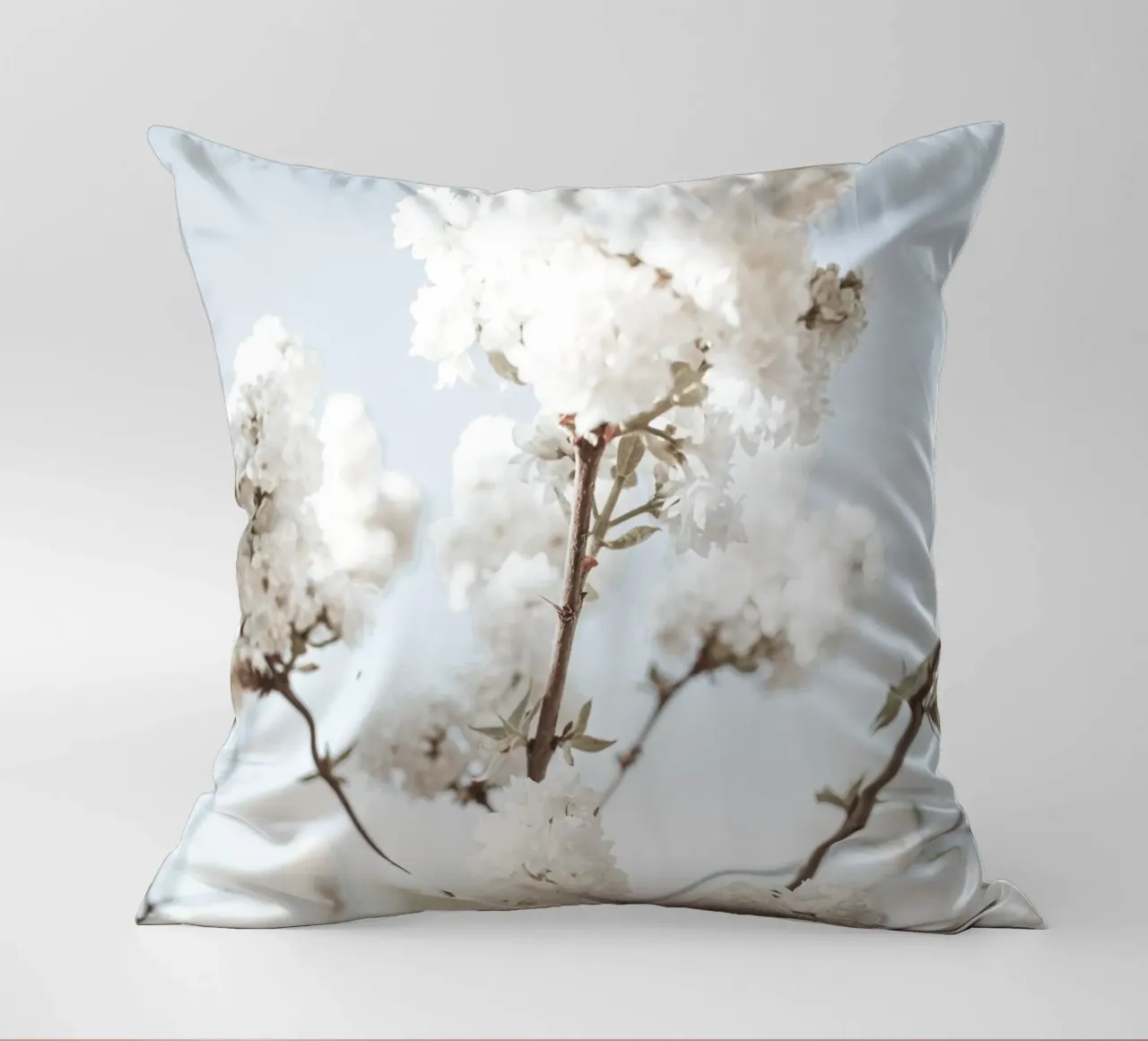 Elegante design a fiori bianchi - brezza di primavera cuscino da Whole©