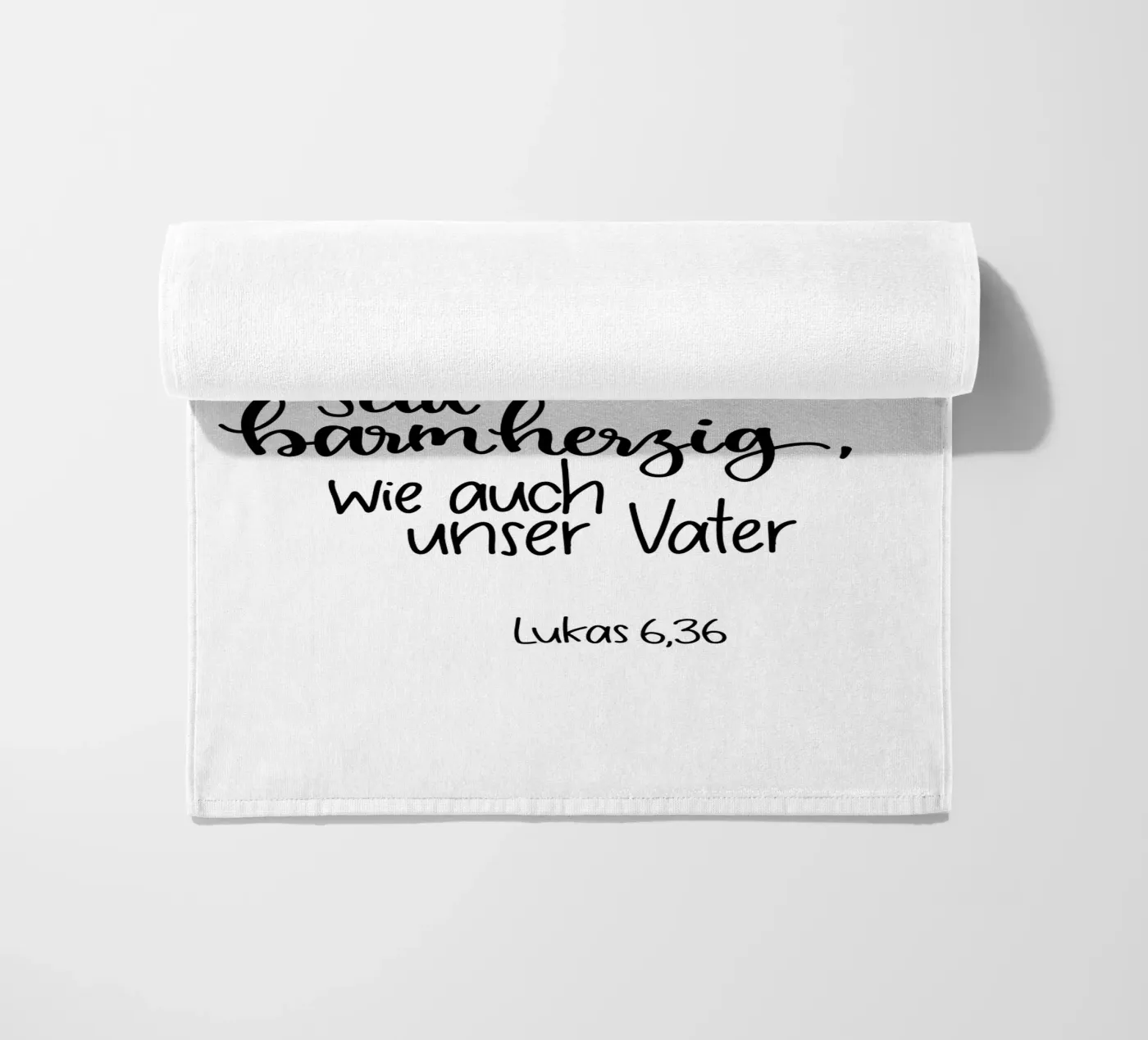 Seid barmherzig Strandtuch von Letters of Love