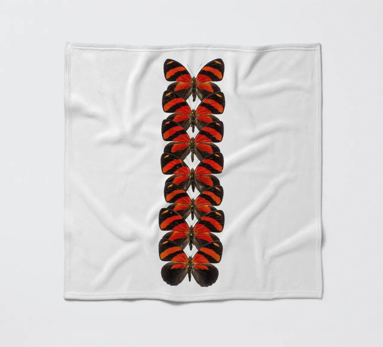 Rosso radioso: Piccole farfalle coperta in pile da Curious Collections by Marielle Leenders