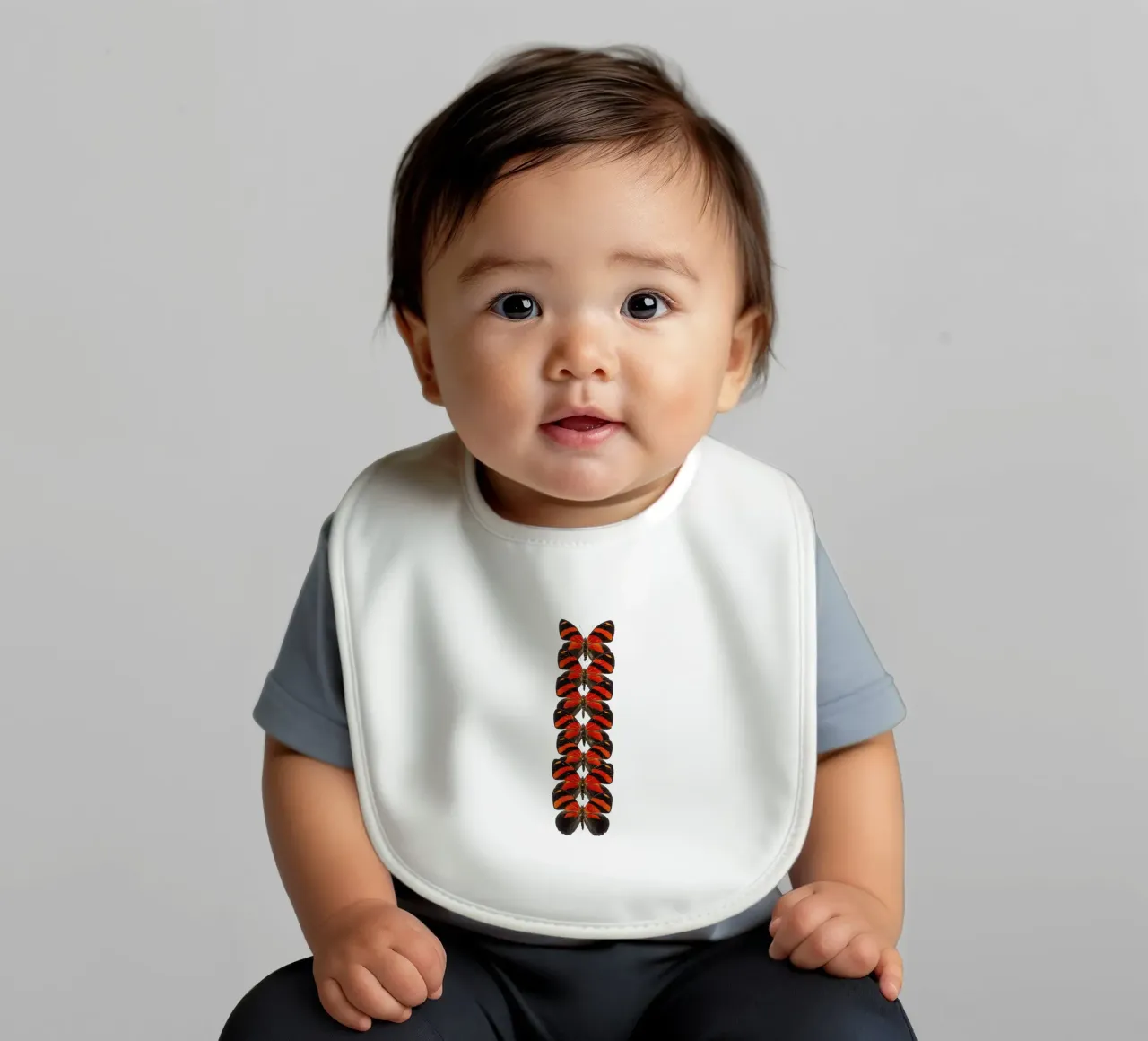 Rosso radioso: Piccole farfalle bavaglino da Curious Collections by Marielle Leenders