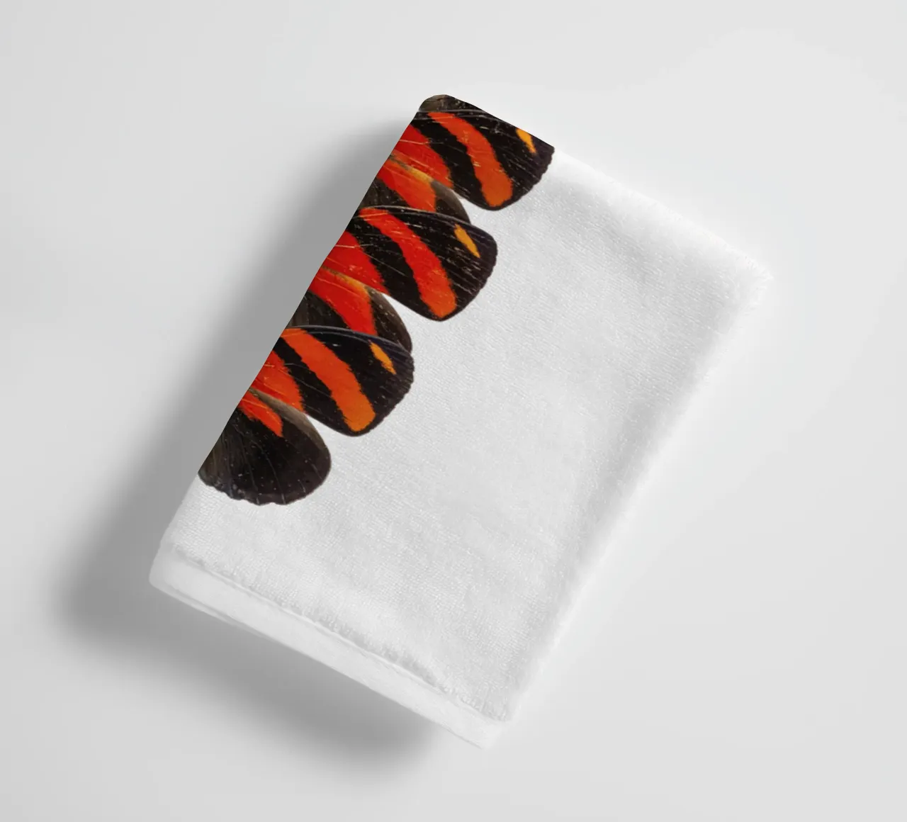 Rosso radioso: Piccole farfalle asciugamano da bagno da Curious Collections by Marielle Leenders
