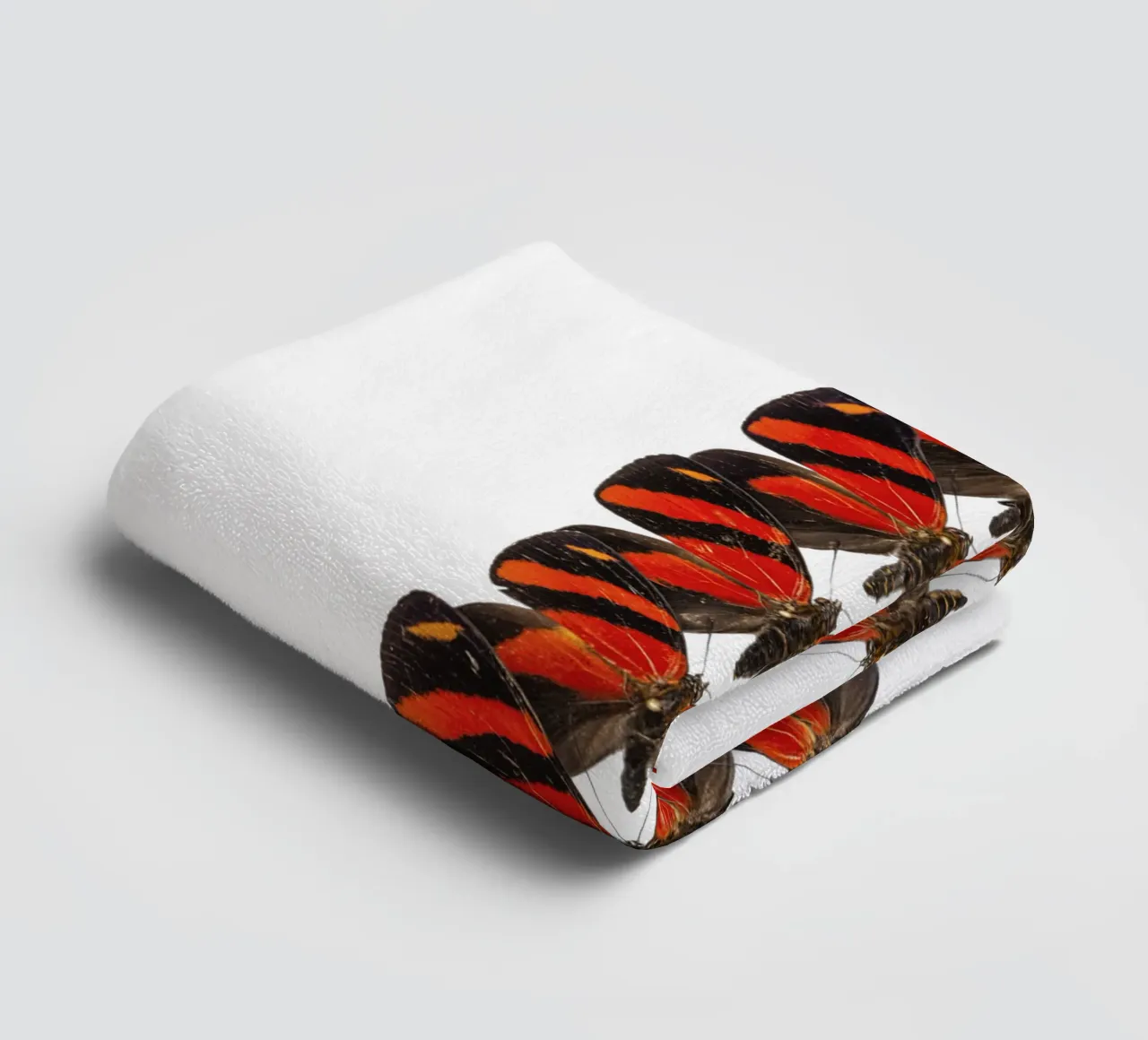 Rosso radioso: Piccole farfalle asciugamano da bagno da Curious Collections by Marielle Leenders