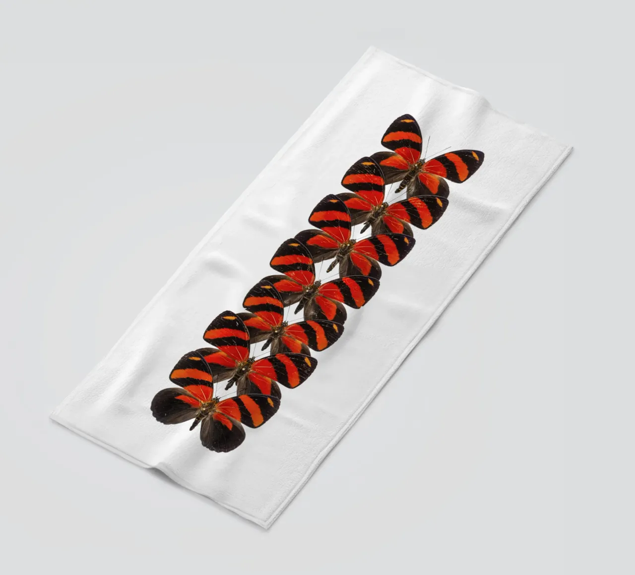 Rosso radioso: Piccole farfalle telo mare da Curious Collections by Marielle Leenders