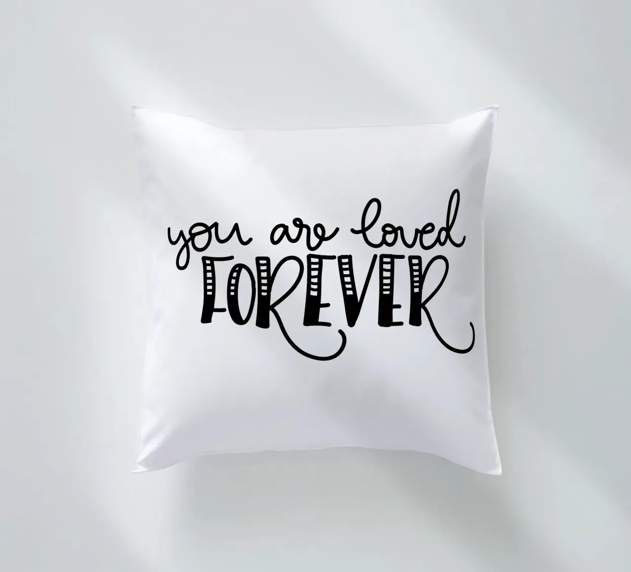You are loved forever cuscino da Letters of Love