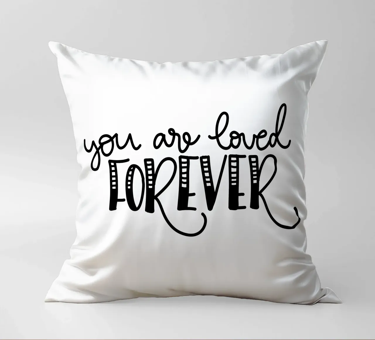You are loved forever cuscino da Letters of Love