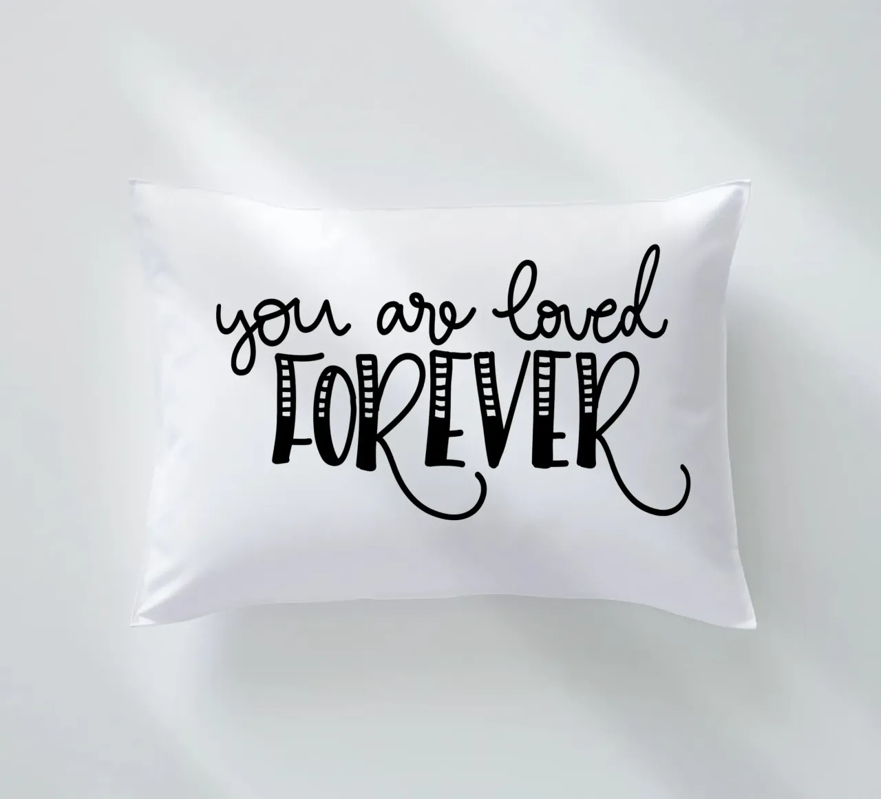 You are loved forever cuscino da Letters of Love