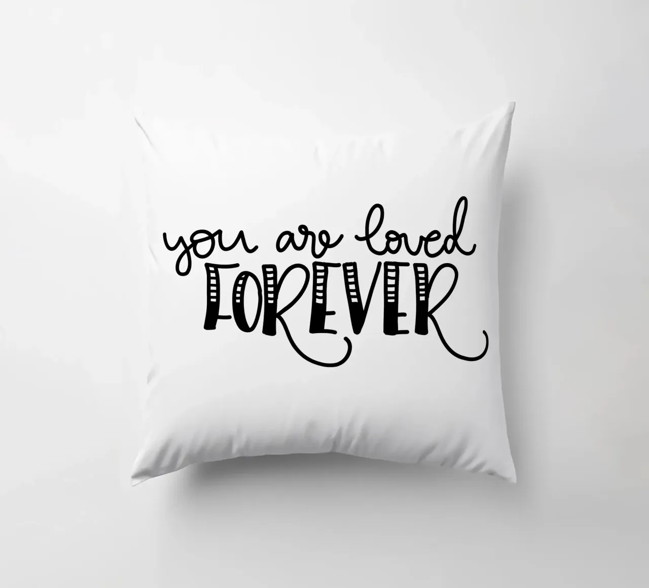 You are loved forever cuscino da Letters of Love