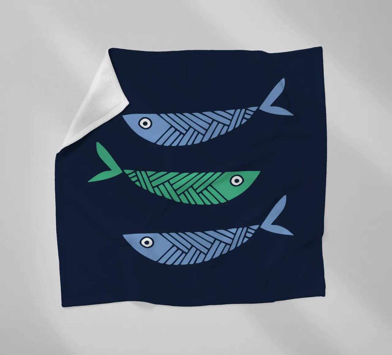 Drei Fische Fleecedecke von Kim Hubball Studio