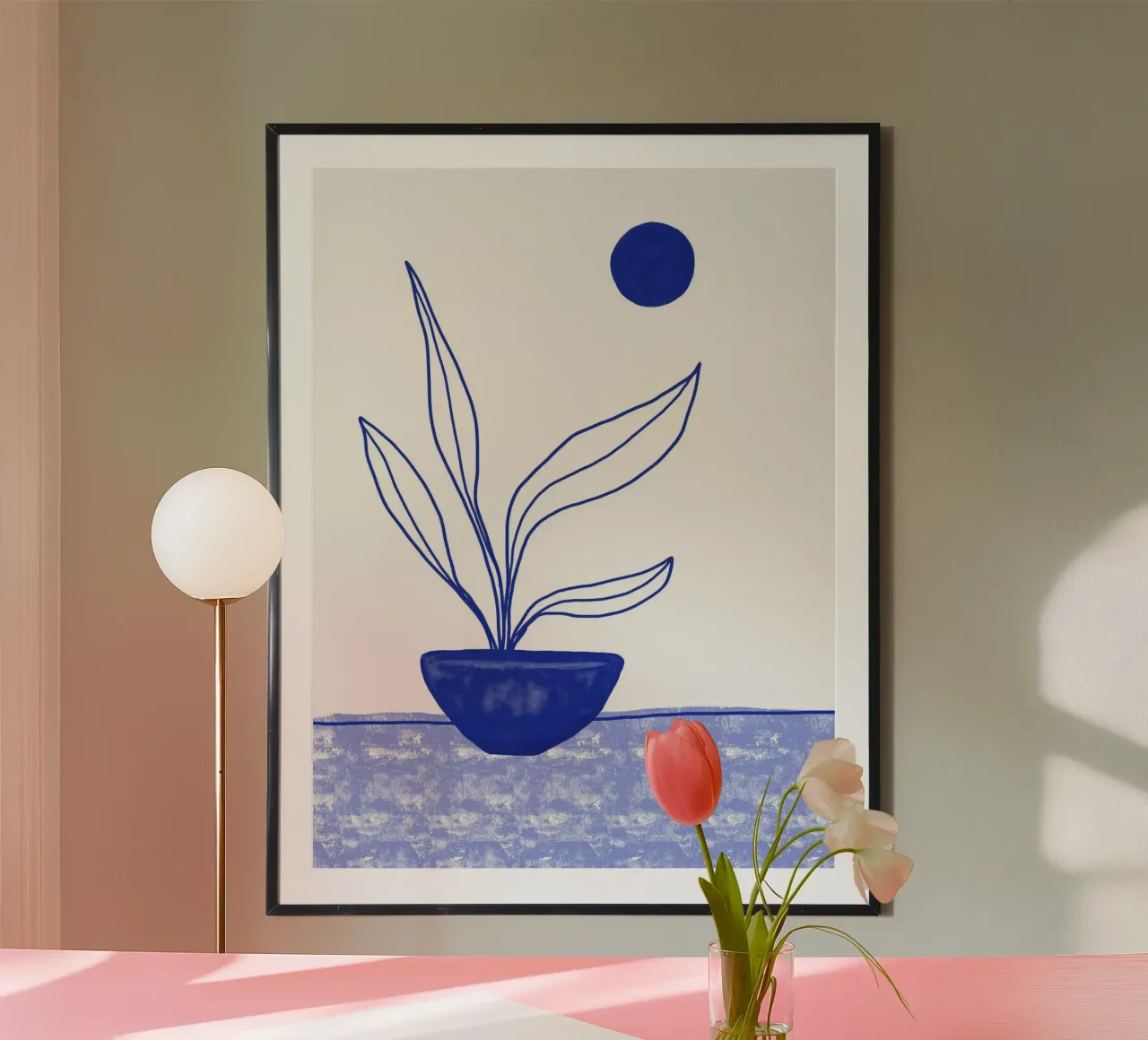 Pianta blu poster con telaio in alluminio da Kim Hubball Studio