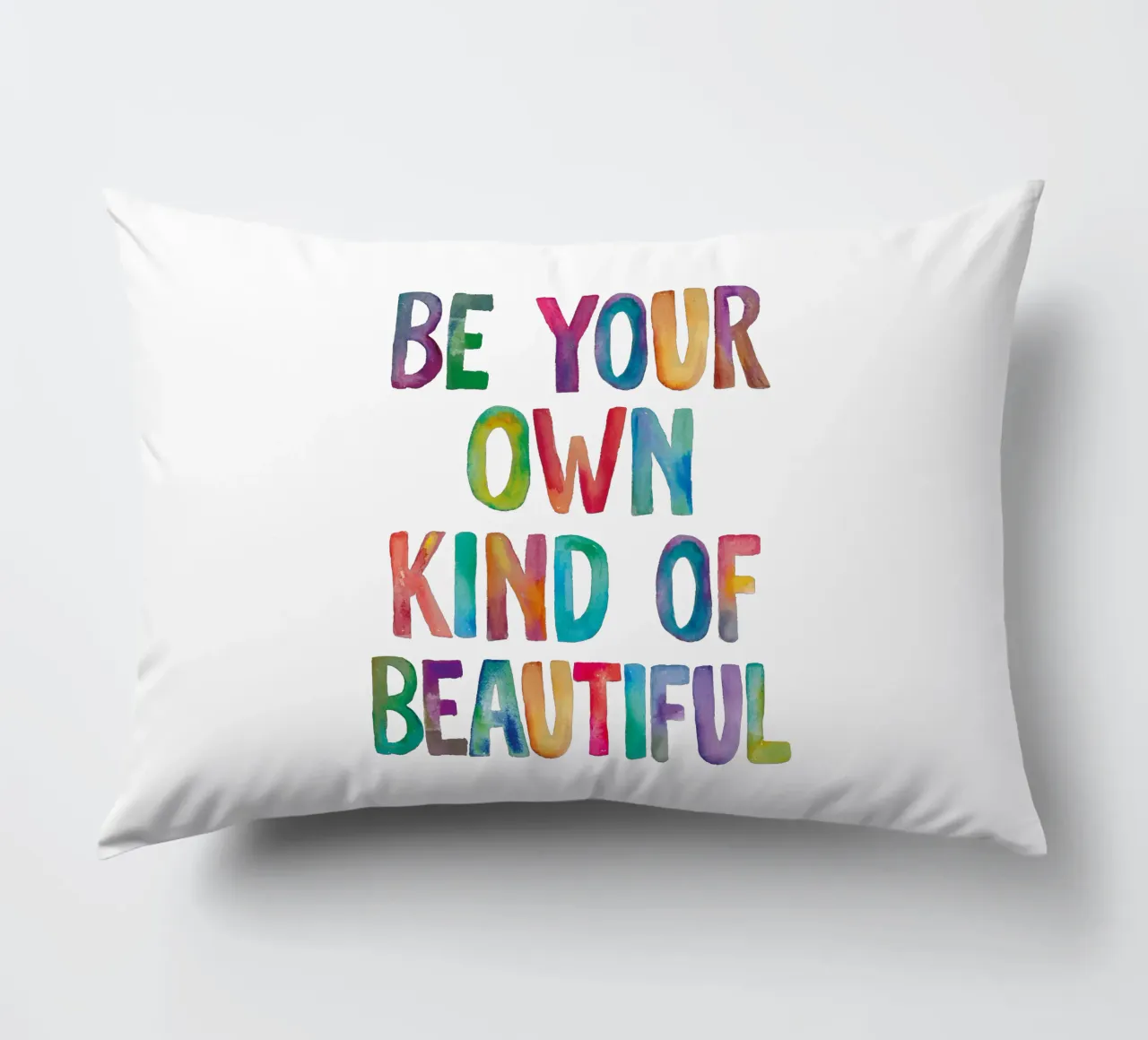 Be Your Own Kind of Beautiful Rainbow Typography Design cuscino da THE MOTIVATED TYPE