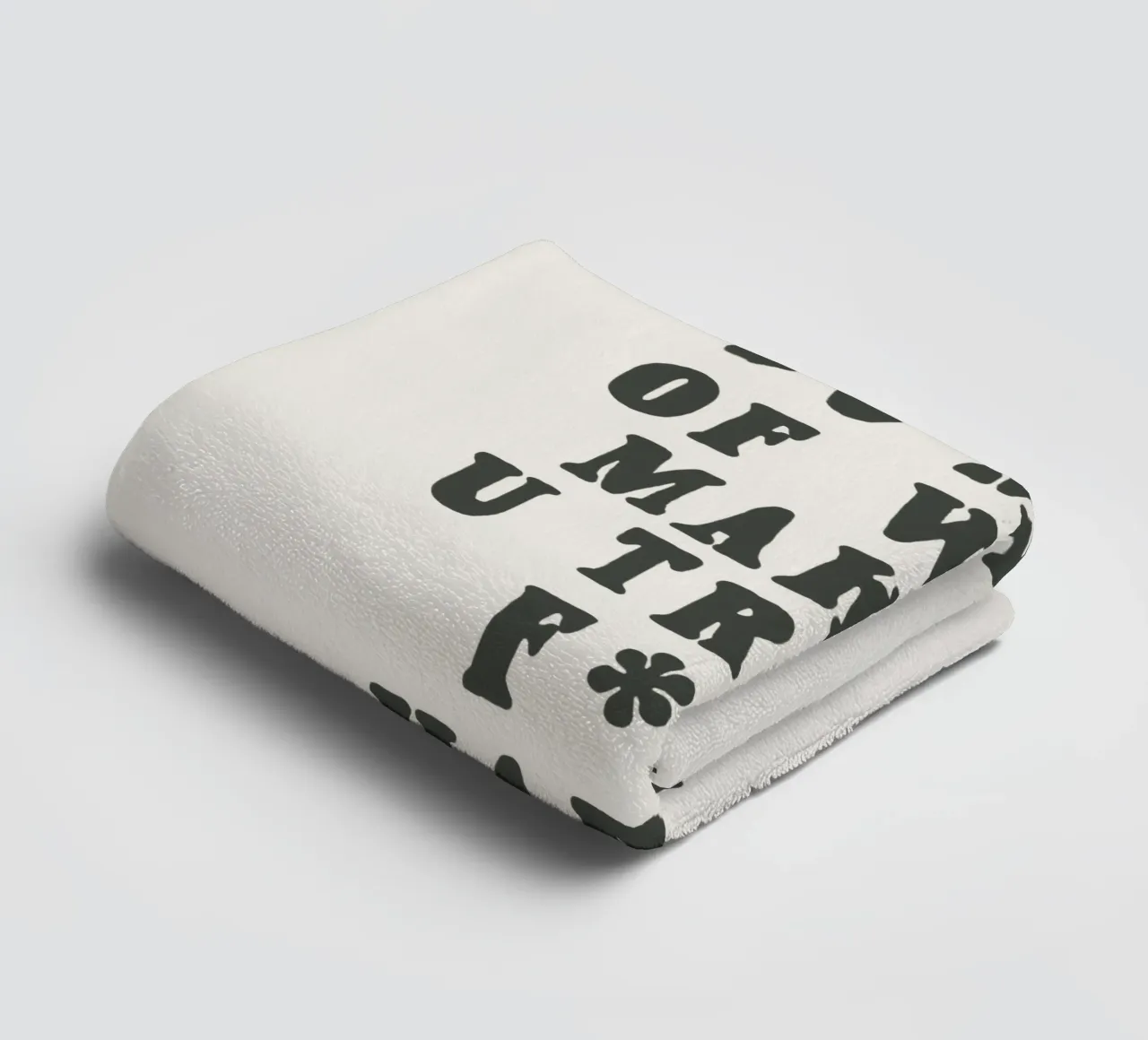 Fate di più di ciò che vi rende veramente felici Typografie Design asciugamano da bagno da THE MOTIVATED TYPE
