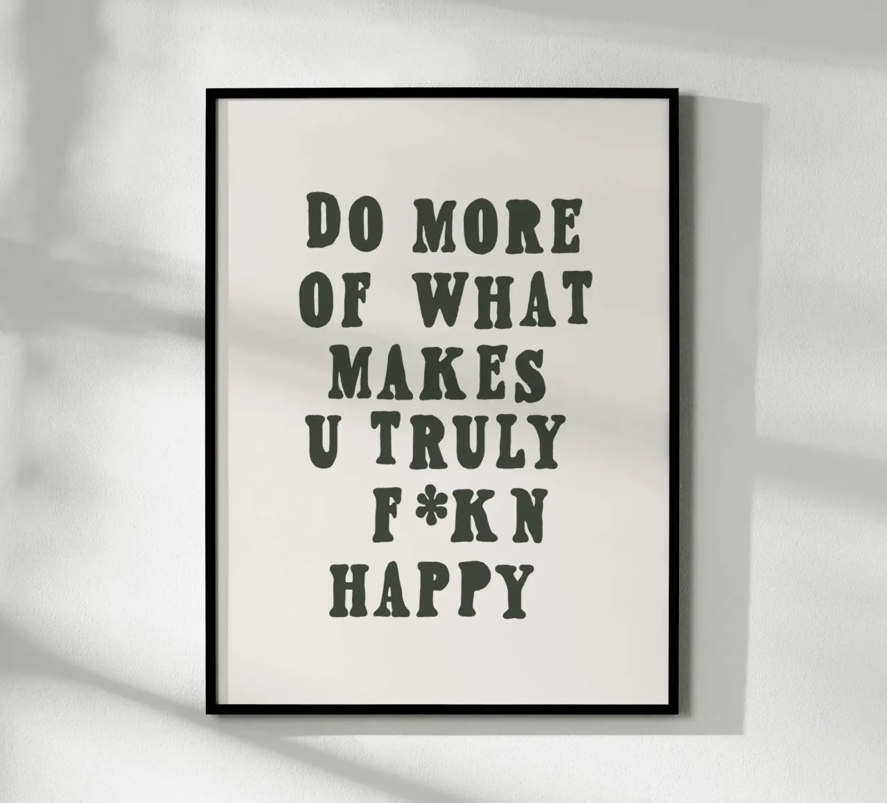 Faites plus de ce qui vous rend vraiment heureux Typografie Design poster avec cadre en bois de THE MOTIVATED TYPE