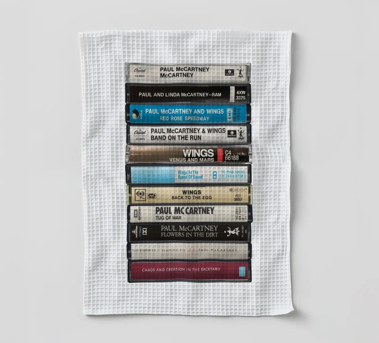 Paul McCartney - Collected Albums - Cassette Print paño de cocina de MrMustardPrints