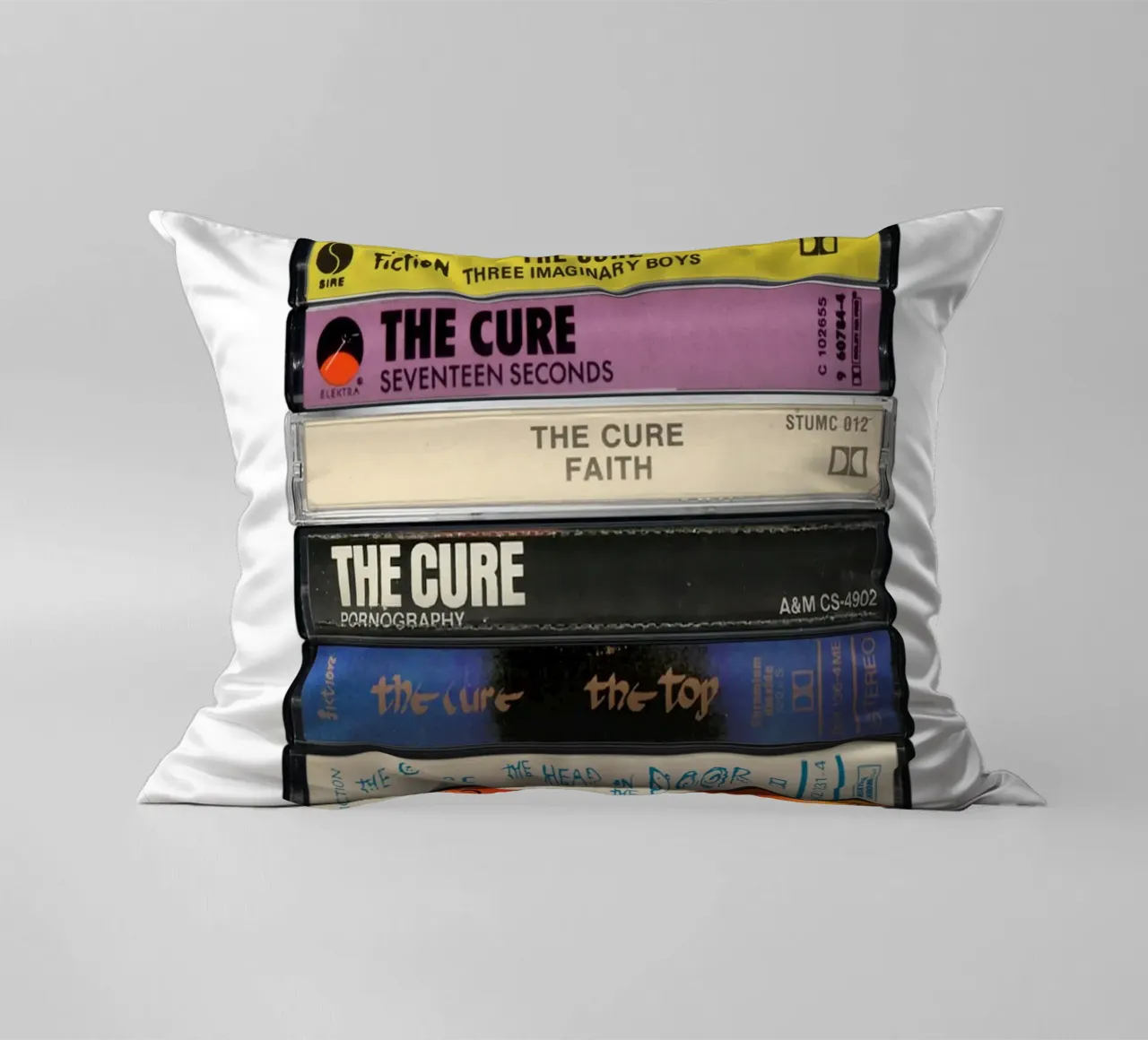 The Cure - Gesammelte Alben - Kassettendruck Kissen von MrMustardPrints