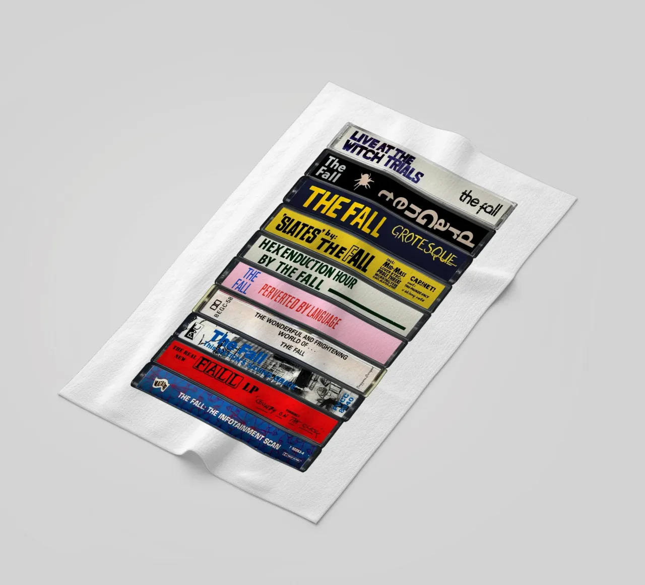 The Fall - Verzamelde albums - Cassetteprint strandhanddoek van MrMustardPrints