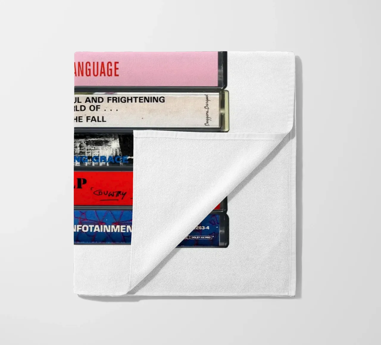 The Fall - Verzamelde albums - Cassetteprint strandhanddoek van MrMustardPrints
