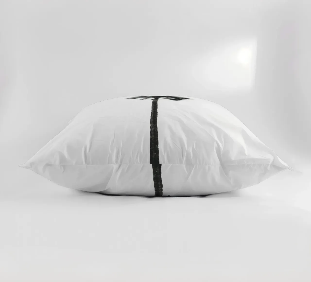 Minimal Palm - Calma tropicale in bianco e nero cuscino da Whole©