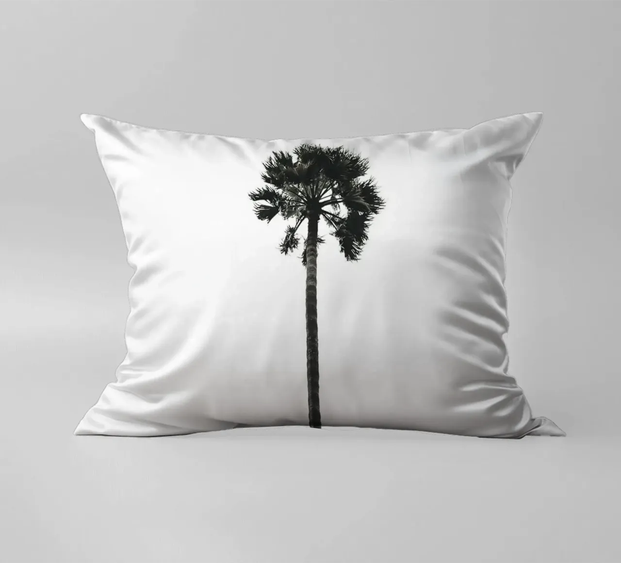 Minimal Palm - Calma tropicale in bianco e nero cuscino da Whole©