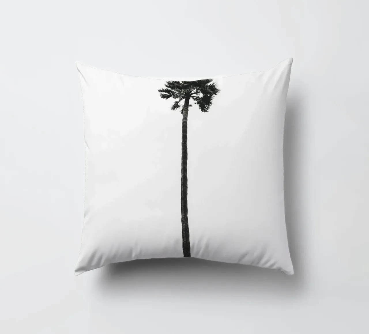 Minimal Palm - Calma tropicale in bianco e nero cuscino da Whole©