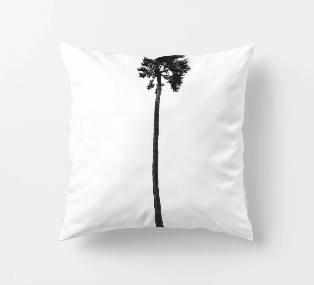 Minimal Palm - Calma tropicale in bianco e nero cuscino da Whole©