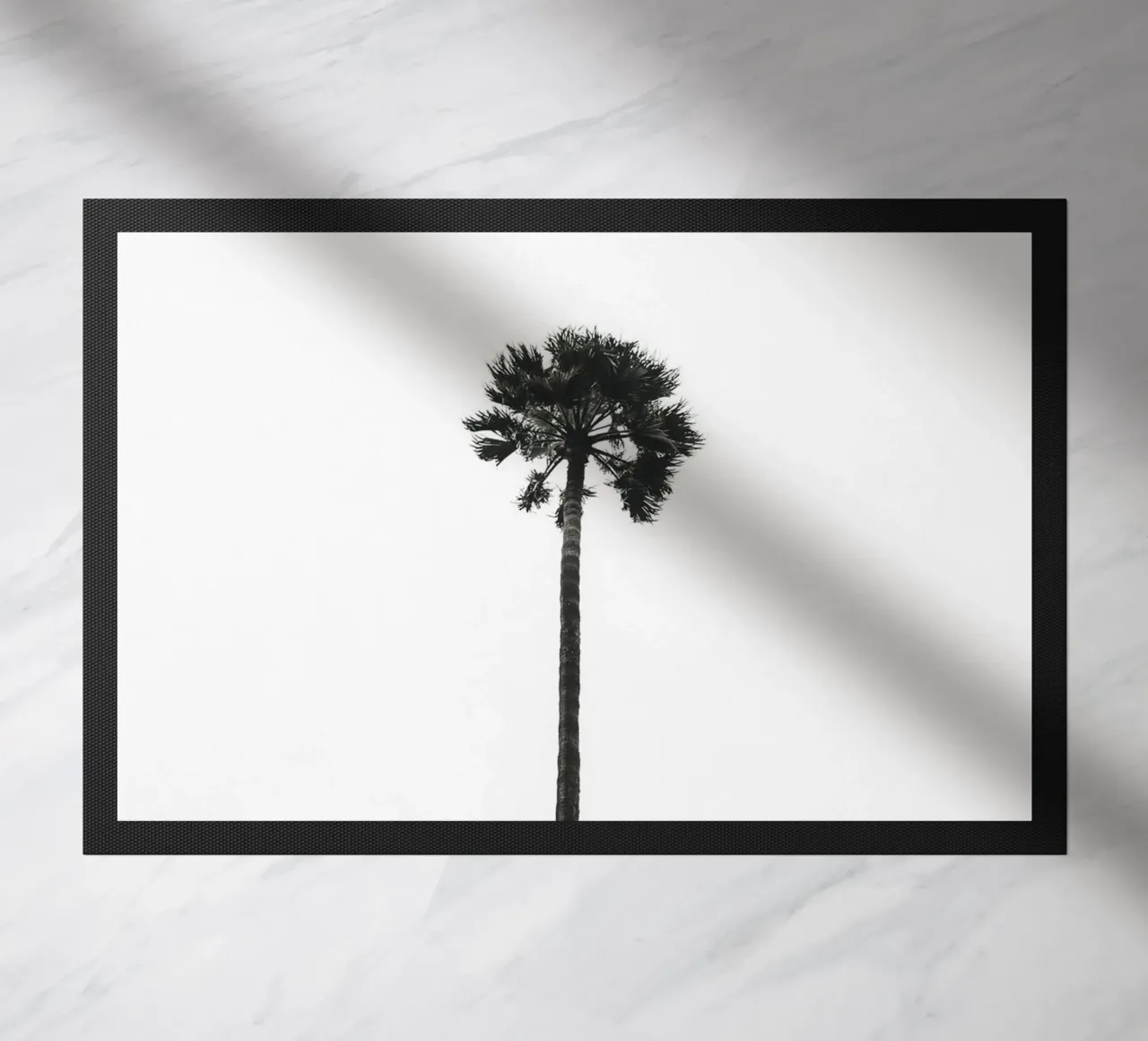 Minimal Palm - Calma tropicale in bianco e nero zerbino da Whole©