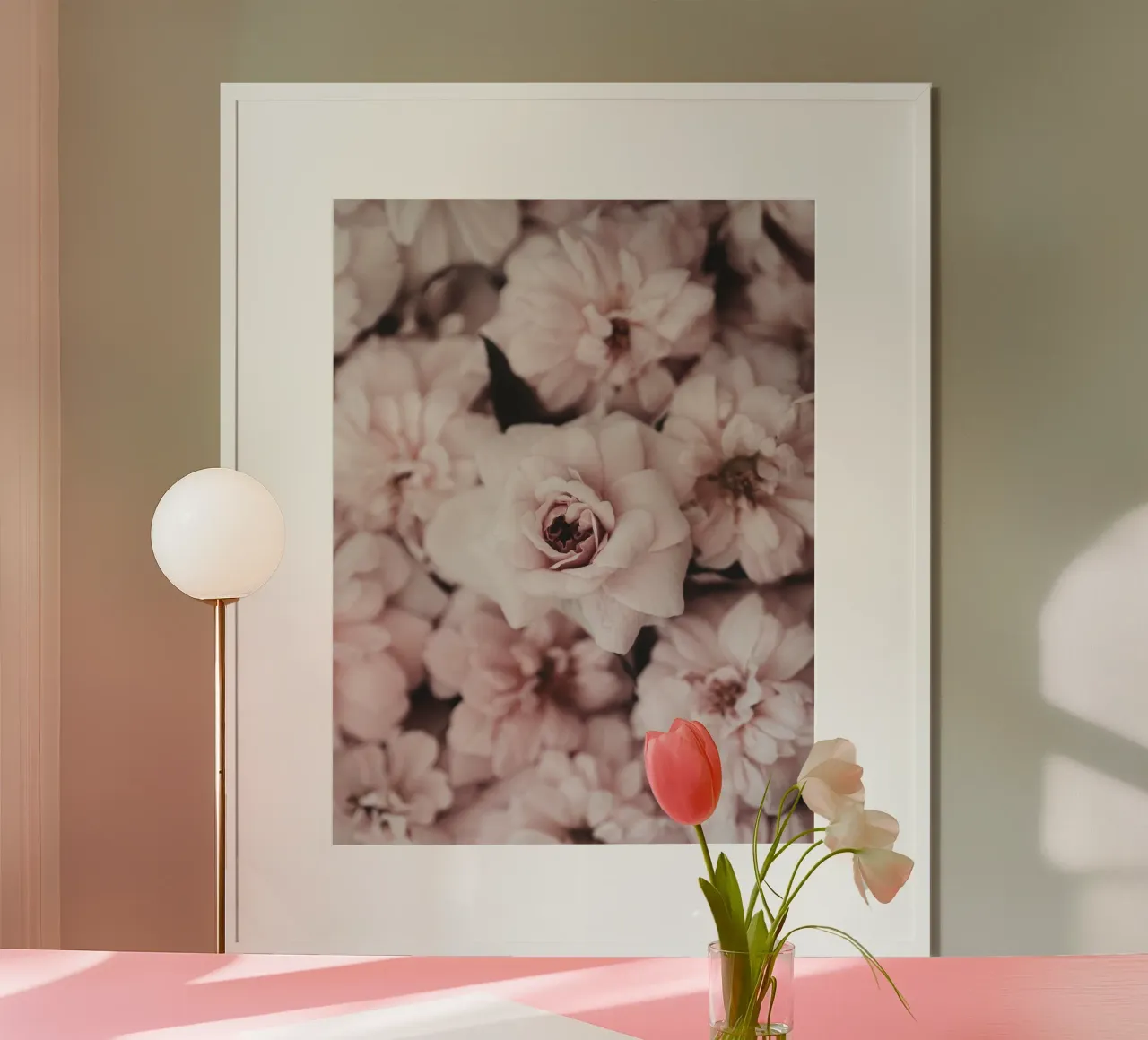Morbido splendore floreale - Rosa romantico e delicato poster da Whole©