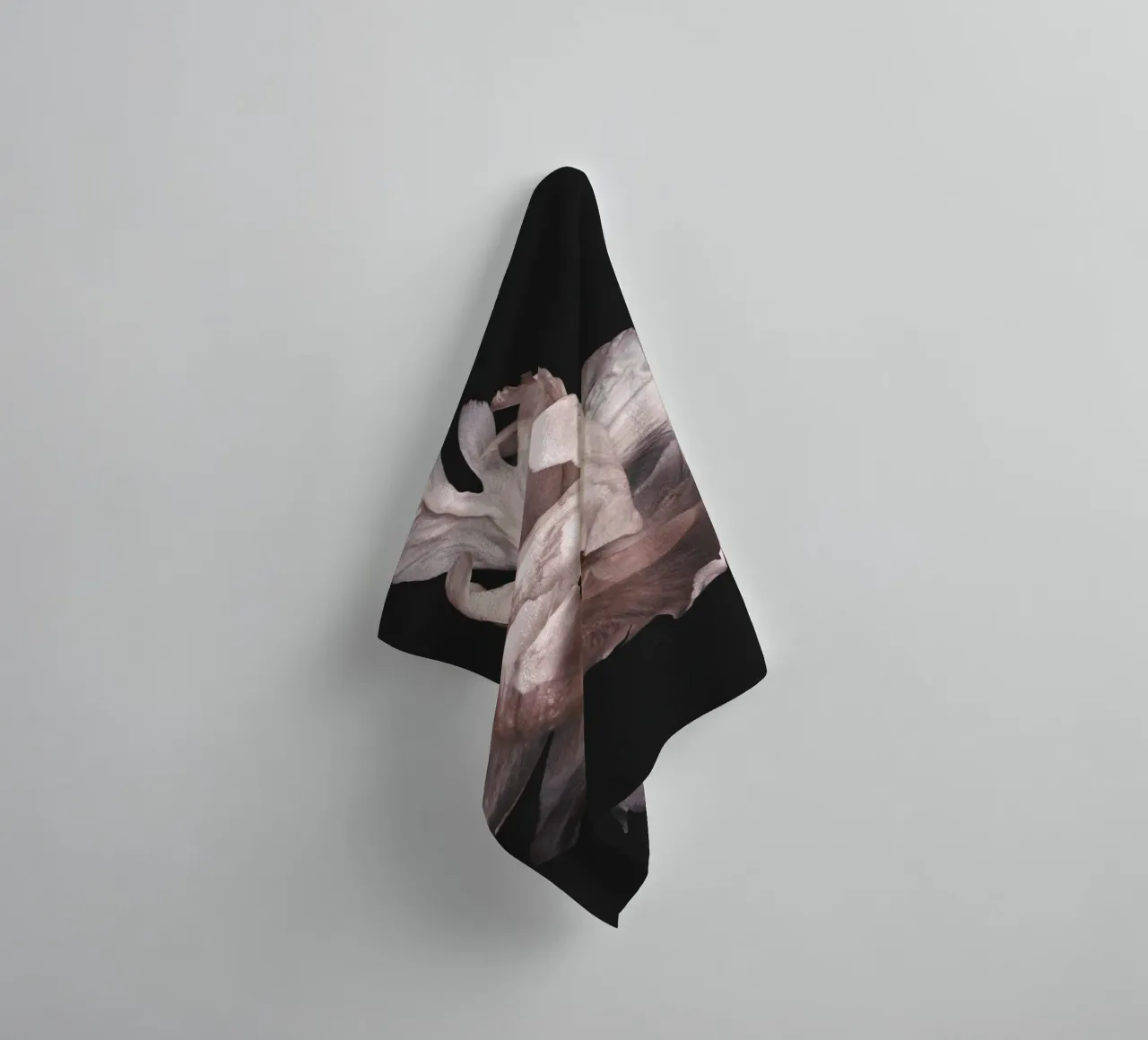 Elegant flower study - Mystical & expressive towel by Whole©